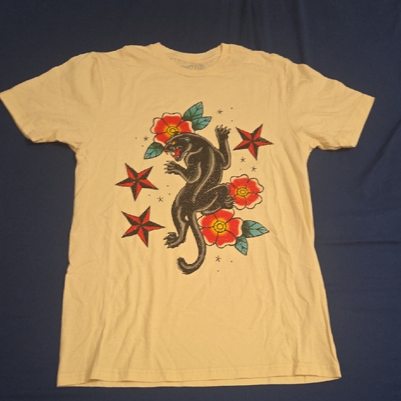Other - Graphic T-Shirt with Panther and Floral Design